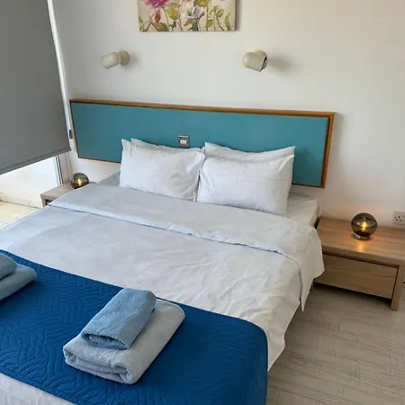 Alex 203 * ラルナカ