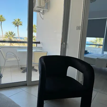 Alex 203 شقة لارنكا