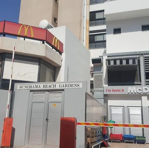 Alex 203 ラルナカ